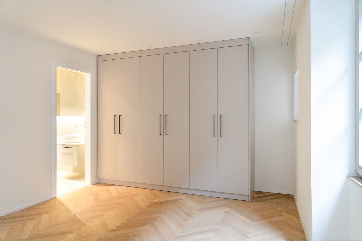 Altstadthaus: Schlafzimmer mit Einbauschränken
